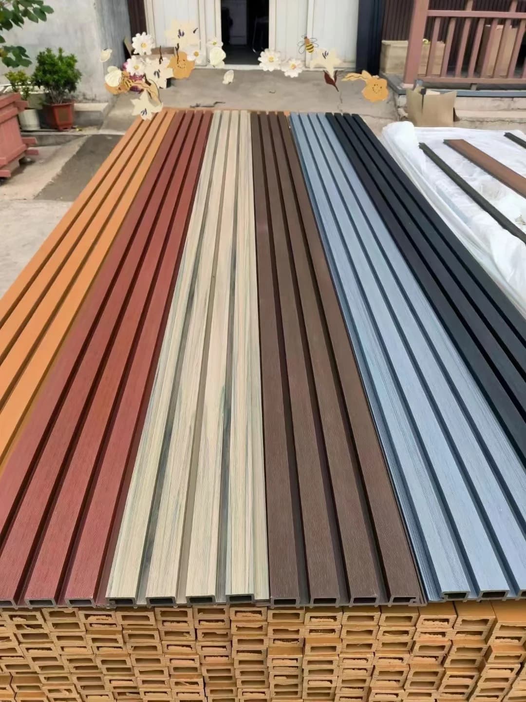 Pagpapadala ng WPC Wall Panel: 3 Pangunahing Panganib at Paano Pinoprotektahan ng Necowood ang Iyong Container